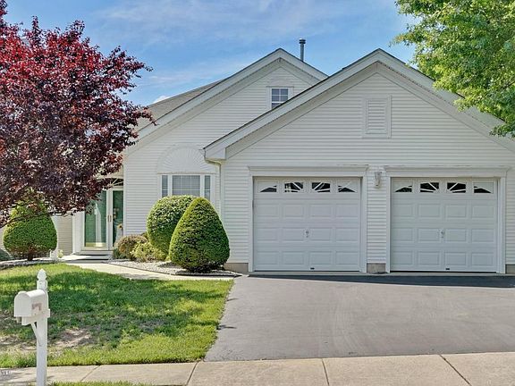 3rd image of 78 Greenways Ln