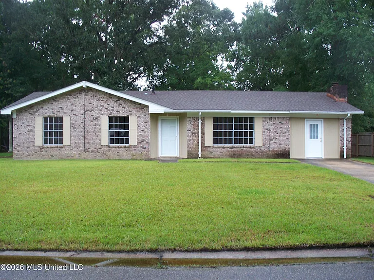 2712 Connor Dr — Photo 1