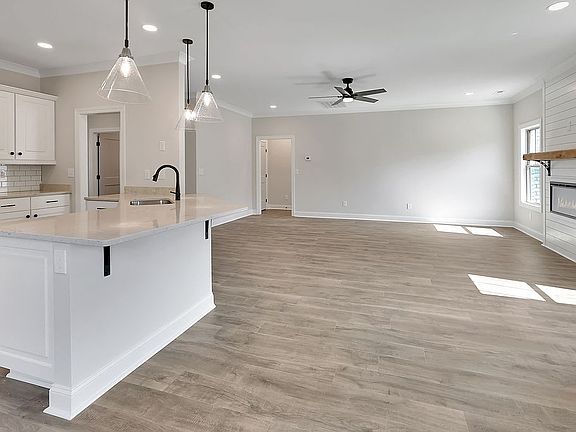 4th image of 29413 Eaglebrooke Dr NW