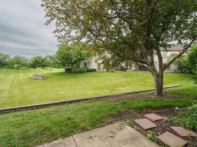 1039 Woodview Ct — Photo 19