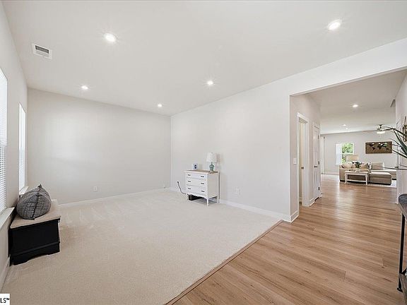 4th image of 132 Dunroyal Rd