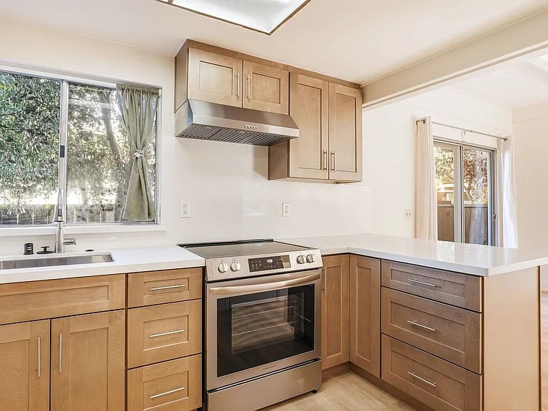532 Tyrella Ave #45 — Photo 8