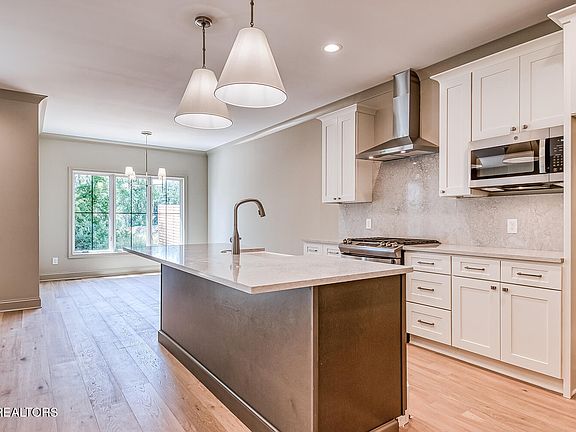 3rd image of 7130 Deane Hill Dr