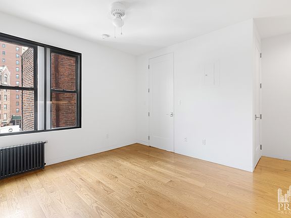 3rd image of 227 Waverly Pl APT 3D
