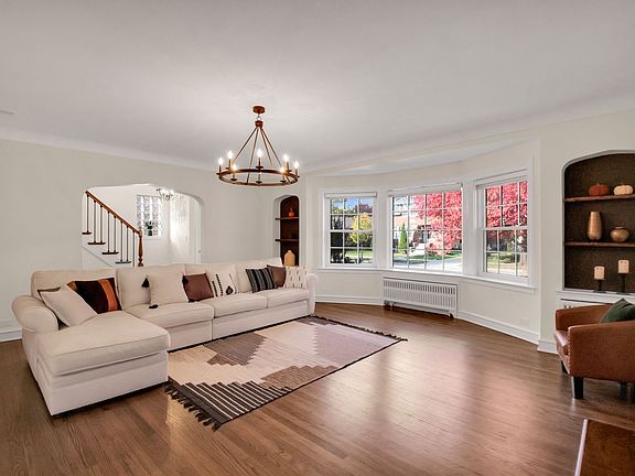 5th image of 6263 N Leona Ave