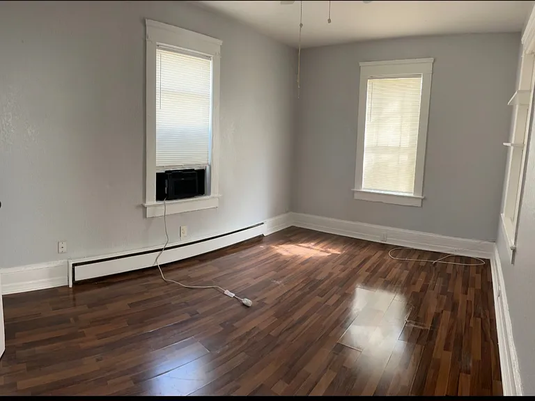 156 S Coates St — Photo 6