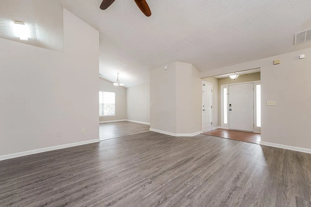3 bed, 2.0 bath, 1996 sqft, $2,090 — Photo 4