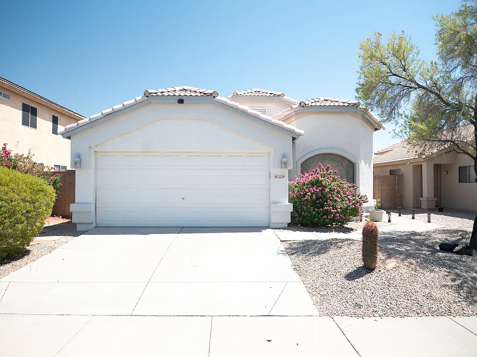2229 E Soft Wind Dr