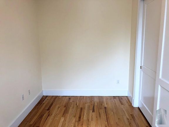 5th image of 39 Victory Blvd APT 2F