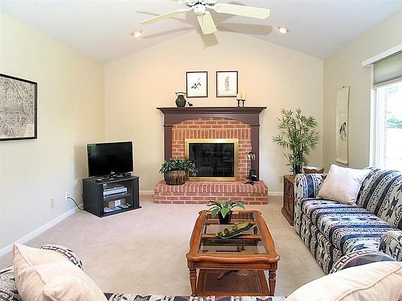 4th image of 1495 Whispering Pines Dr