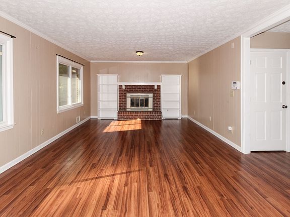 4th image of 315 Sharon Dr