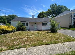 17 Raleigh Rd, Edison, NJ 08817