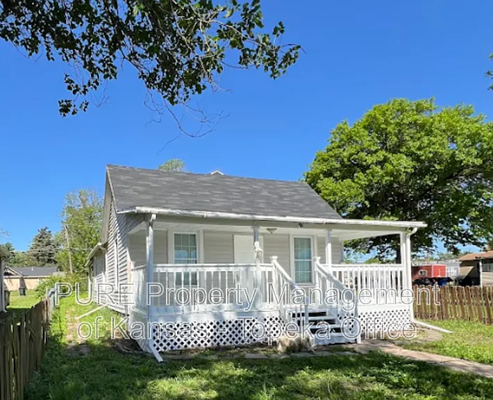 1021 SW Woodward Ave — Photo 2