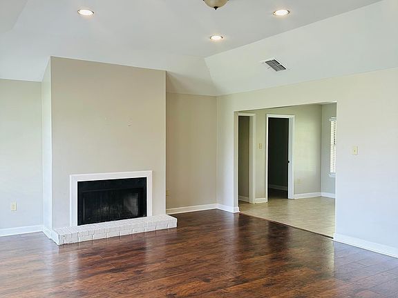 3rd image of 37462 Southwood Village Ave