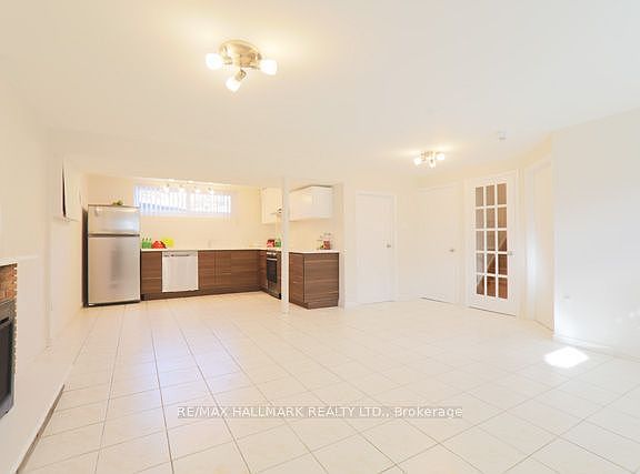 3rd image of 45 Landfair Cres