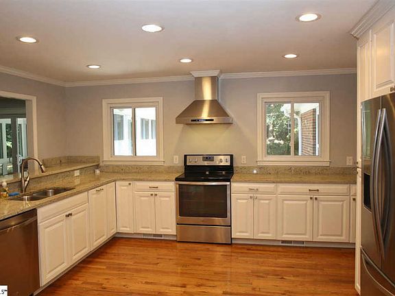 3rd image of 102 Independence Dr
