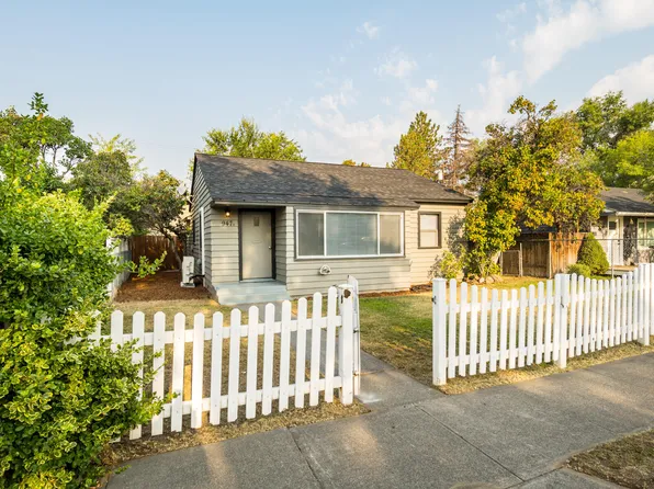 947 SW 14th St, Redmond, OR 97756