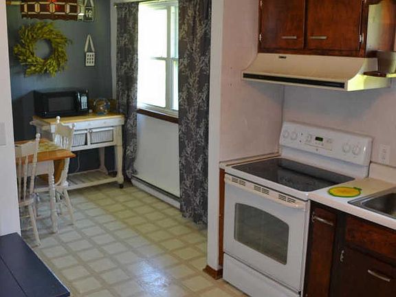 2nd image of 731 Girard Ave