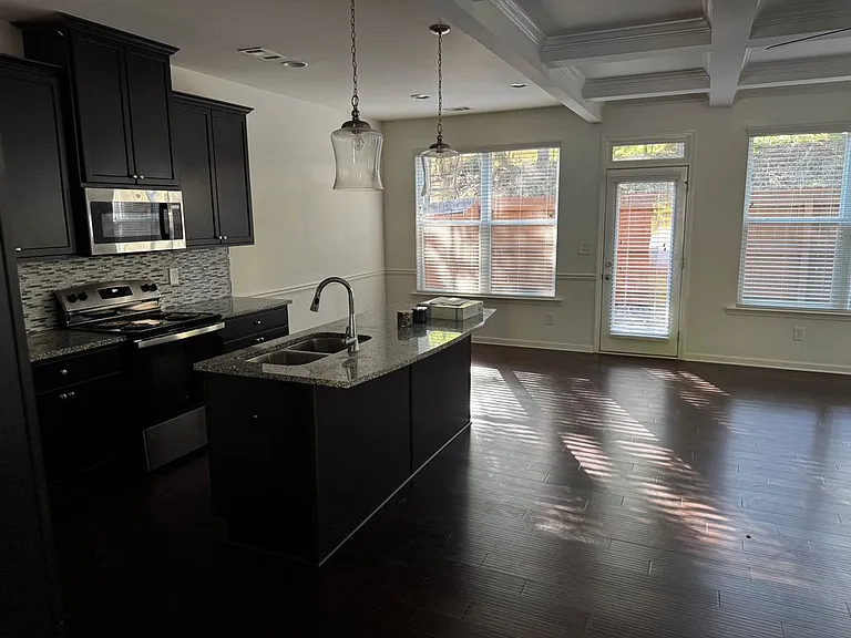 2901 Emme Ct — Photo 32
