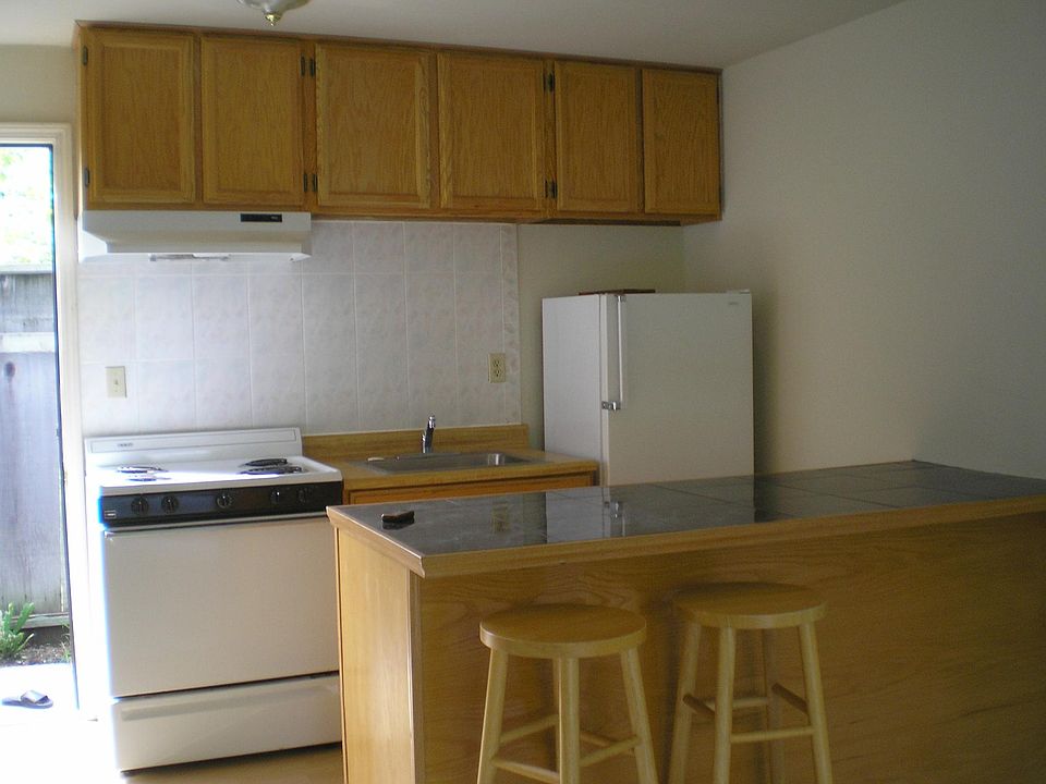1st image of 820 Lakeknoll Dr