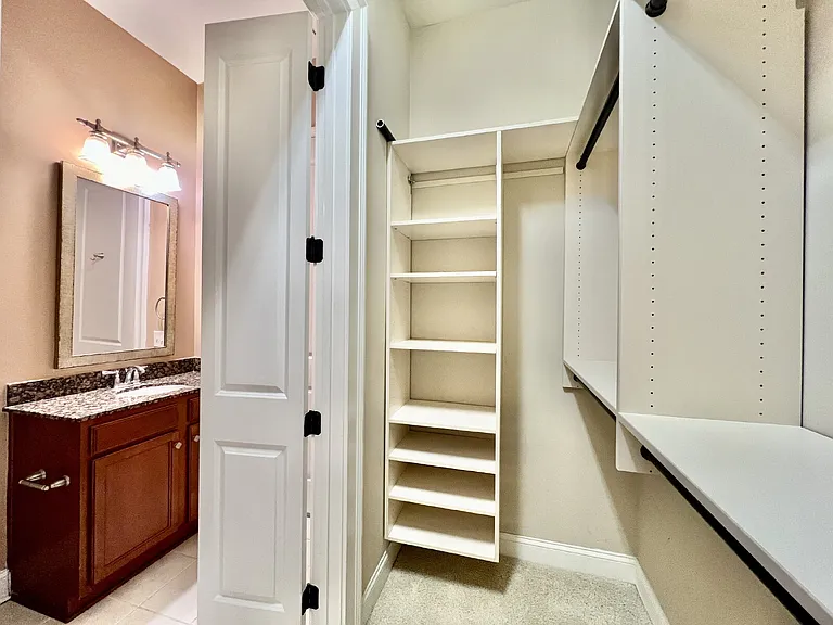 2810 Selwyn Ave #111 — Photo 25