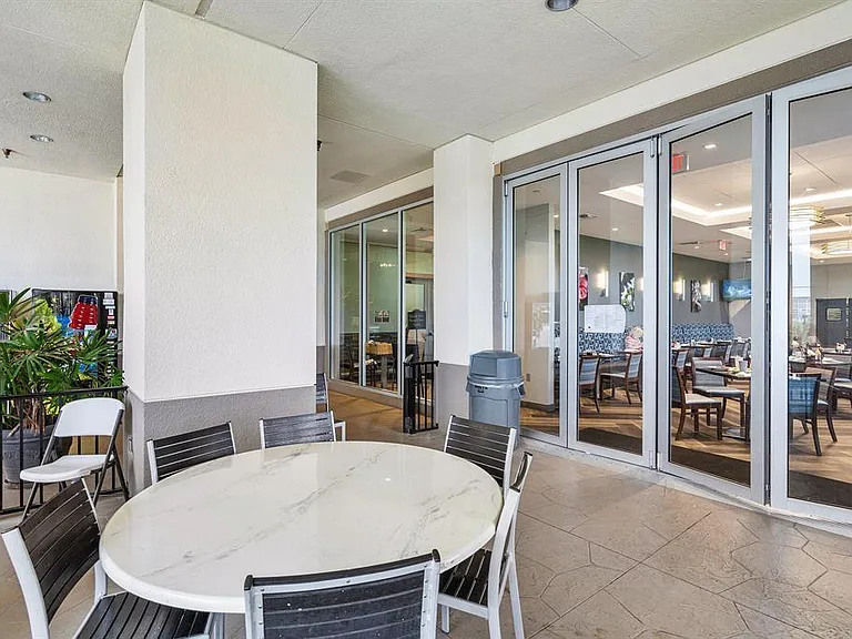 2901 Victoria Cir #H4 — Photo 22