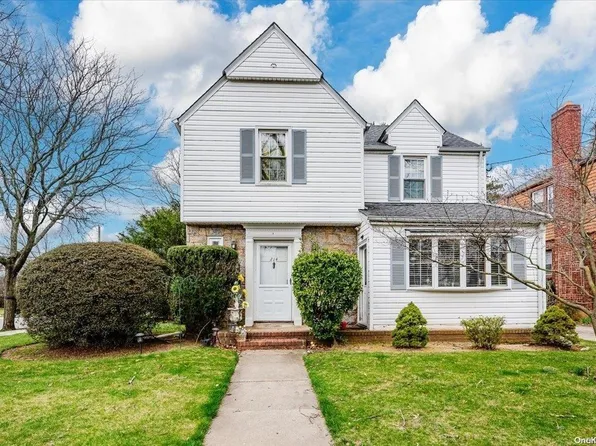 214 Bellmore Street, Floral Park, NY 11001
