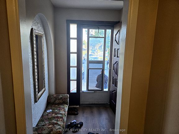 4th image of 7585 Wrenwood Cres