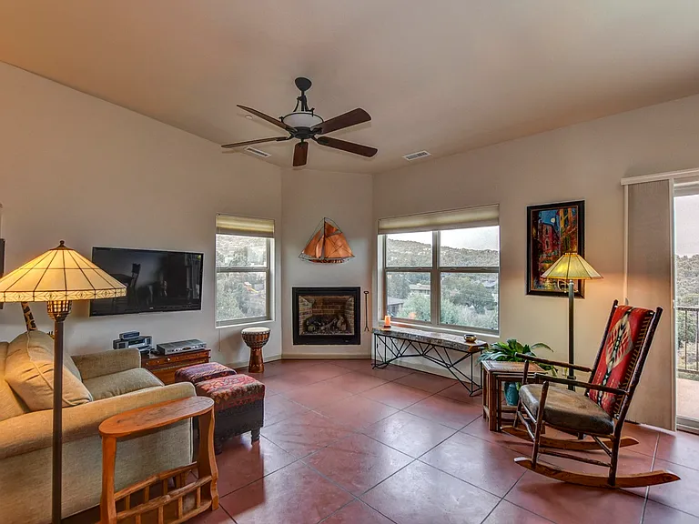 210 Jacob Ln — Photo 17
