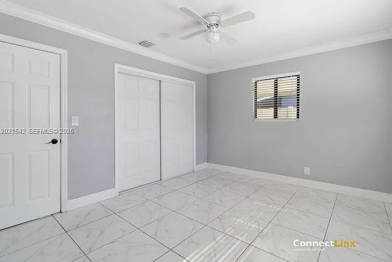 913 SW 49th Ave — Photo 3