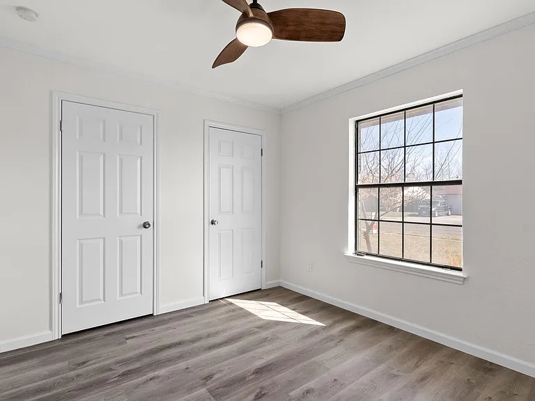 1907 Moonlight Dr — Photo 16