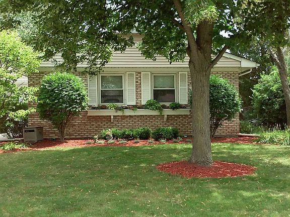 2nd image of 957 Alden Ln