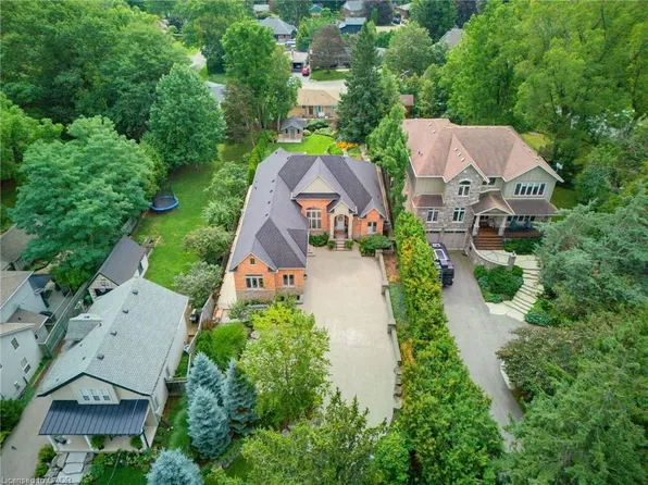 56 Academy St, Hamilton, ON L9G 2Y1