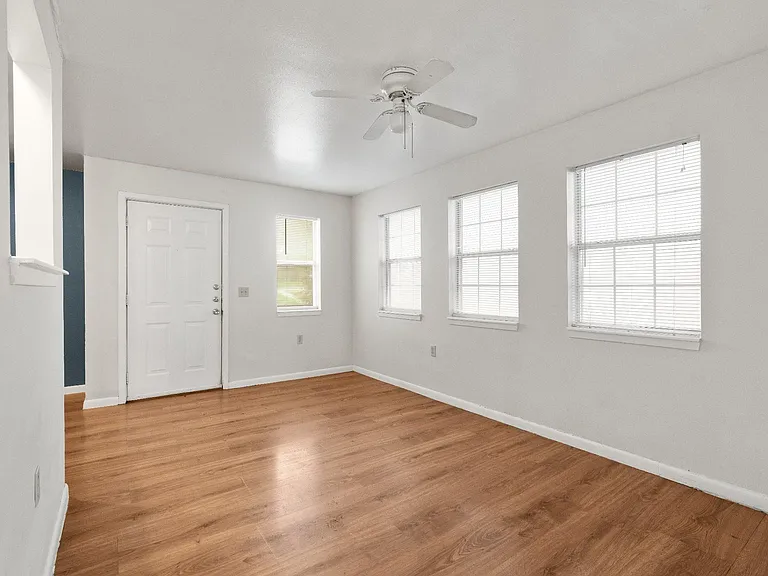 1304 Delano St #A — Photo 4