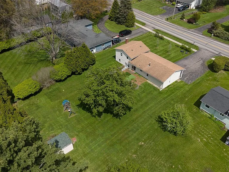1399 Creek St — Photo 15