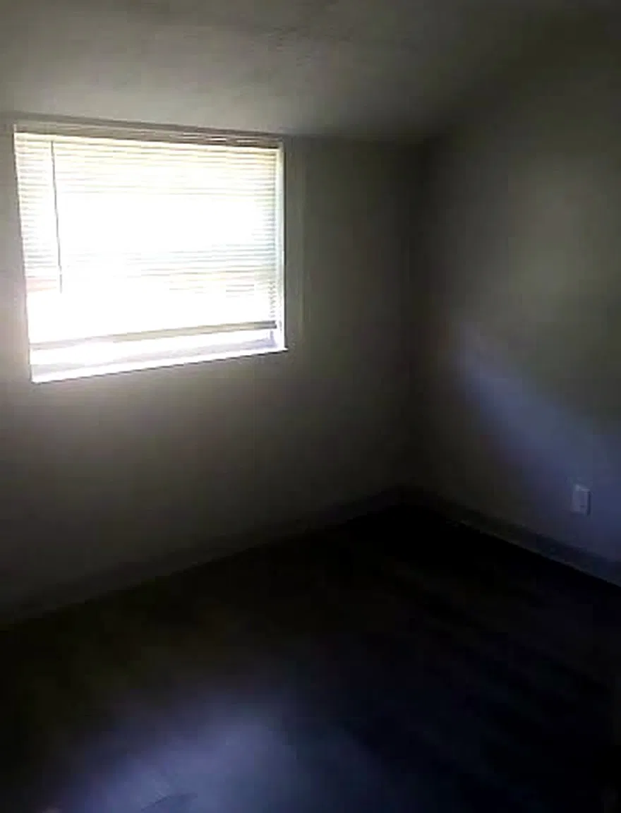 3 bed, 1100 sqft, $1,650 — Photo 2