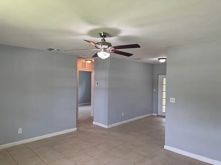 1740 SW 70th Way — Photo 4