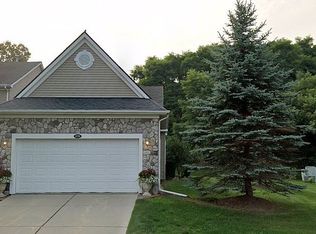 3576 Grove Ln #1, Auburn Hills, MI 48326