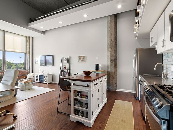 5th image of 156 Porter St APT 327