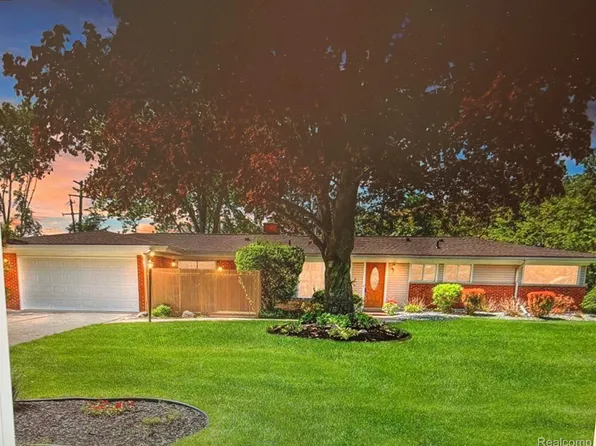 29567 Gilchrest St, Farmington Hills, MI 48334
