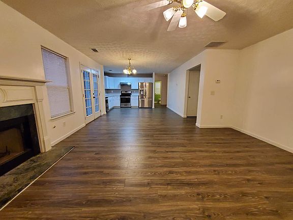 4th image of 2719 Plennie Ln