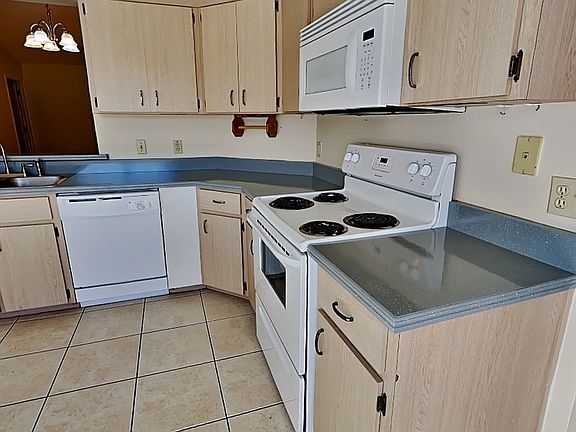 2nd image of 2772 Sweet Springs St