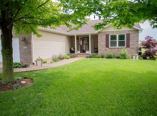 1735 Fountainbleu Dr, Worden, IL 62097