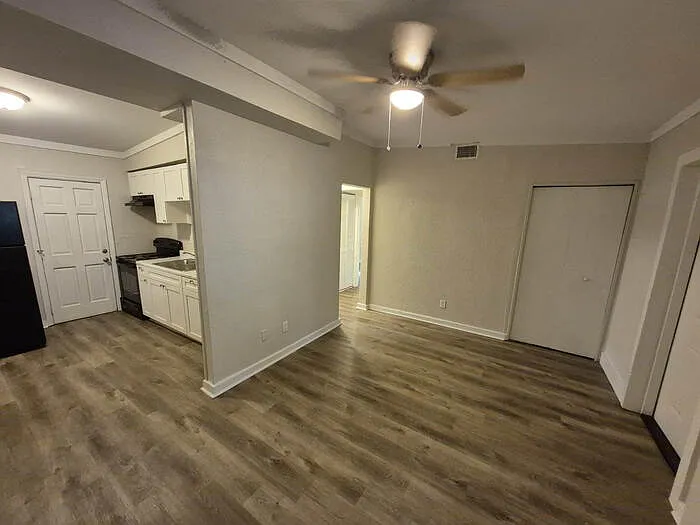 3 bed, 1.0 bath, 852 sqft, $1,225 — Photo 2