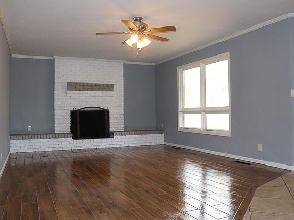 4th image of 3605 Diamond Ln