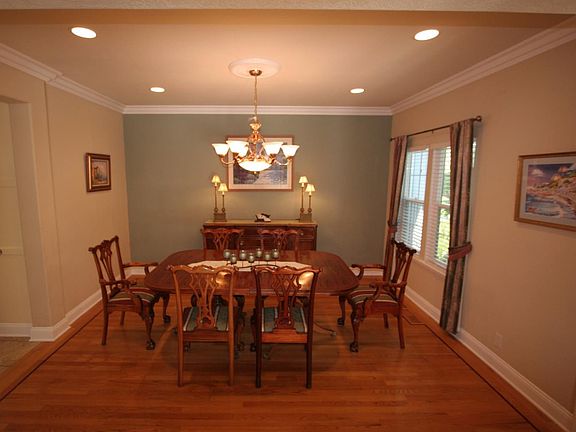 5th image of 15 Woodhill Dr