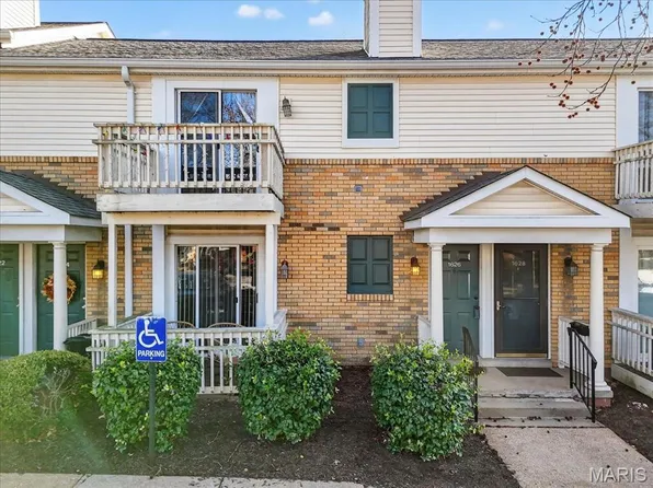 1626 High School Dr, Saint Louis, MO 63144