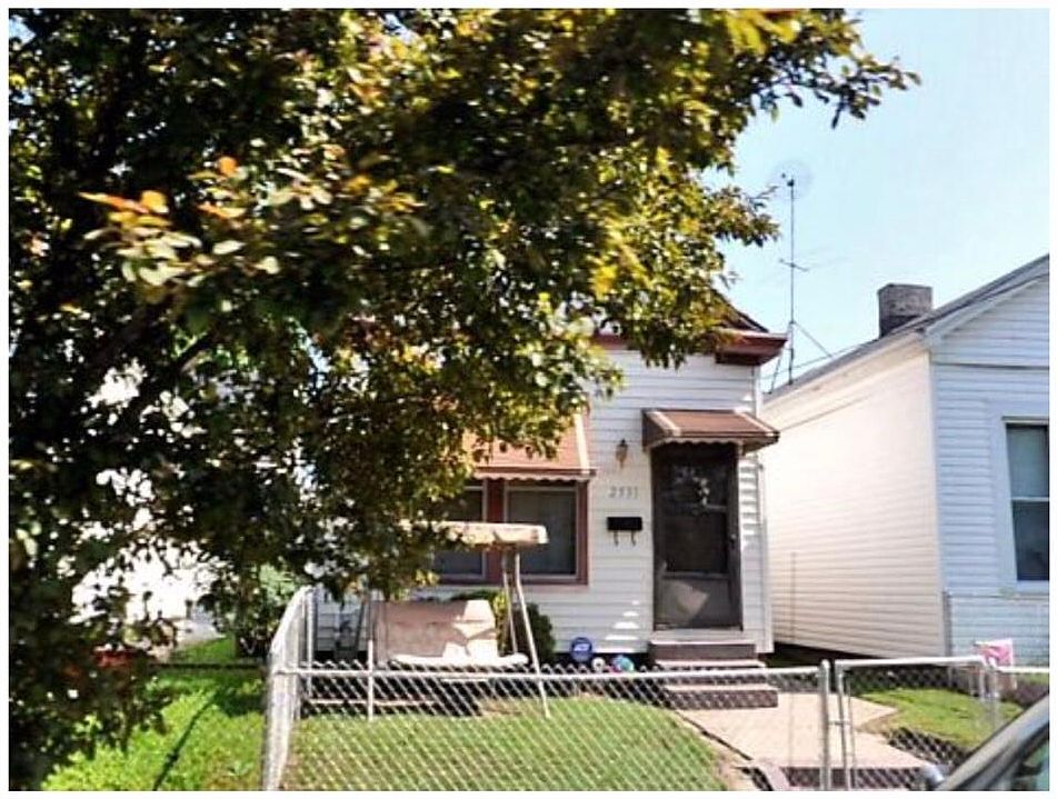 Old photo of front of house
