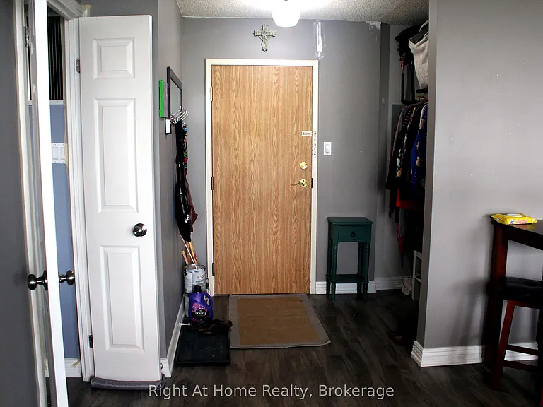 1360 Rathburn Rd E #1509 — Photo 3