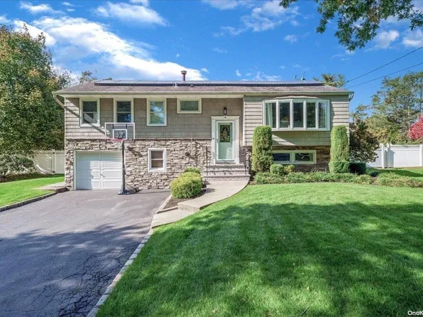 10 Greg Lane, East Northport, NY 11731